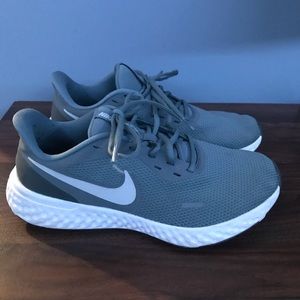 Nike revolution 5 running shoe men’s